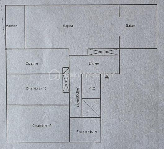 Rue de Palaisot, à 5 min à pieds de toutes les commodités, dans une belle résidence de style Mansart édifiée en 1984 avec des espaces vert, venez découvrir ce magnifique appartement 4 pièces, 3 chambres possibles, de 71m² avec son balcon (3,50m²) sans vis-à-vis exposé OUEST. Situé au 2ème et dernier étage, il est lumineux avec sa double exposition SUD et OUEST. Parking et cave. Local vélo.

LES ATOUTS DU BIEN
• Petite résidence entretenu
• AUCUN TRAVAUX
• 3 chambres possible
• Centre ville 
• Dernier étage

AGENCEMENT
• Entrée avec placard (9,5m²)
• Séjour (18,5m²)
• Balcon (3,5m²)
• Salle à manger avec placard (9,60m²)
• Cuisine (8,6m²)
• Salle d'eau (2,8m²)
• Chambre avec placard (9,60m²)
• Chambre (10m²)
• WC avec lave-main

INFORMATIONS TECHNIQUES
• Chauffage individuel électrique
• Radiateurs électriques récents
• Double vitrage PVC avec volet
• Ballon d'eau chaude récent
• Compteur d'eau individuel

INFORMATIONS FINANCIERES
• DPE D
• Charges de copropriété : 165 € / mois (soit 1980 € / an, comprenant eau froide, fond travaux, parties communes, etc)
• Taxe foncière : 1742 €

COPROPRIETE
• Immeuble de 74 lots principaux
• Pas de procédure en cours
• Nombre de lots annoncés : 4

Offrez-vous ce coin de paradis, avec toutes les commodités à pied !

Ludovic MOREL
Votre Partenaire Immobilier
Depuis 2010

•••