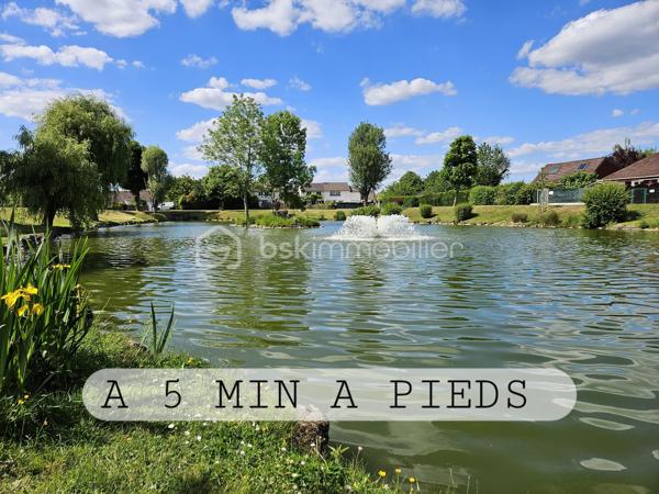 Rue de Palaisot, à 5 min à pieds de toutes les commodités, dans une belle résidence de style Mansart édifiée en 1984 avec des espaces vert, venez découvrir ce magnifique appartement 4 pièces, 3 chambres possibles, de 71m² avec son balcon (3,50m²) sans vis-à-vis exposé OUEST. Situé au 2ème et dernier étage, il est lumineux avec sa double exposition SUD et OUEST. Parking et cave. Local vélo.

LES ATOUTS DU BIEN
• Petite résidence entretenu
• AUCUN TRAVAUX
• 3 chambres possible
• Centre ville 
• Dernier étage

AGENCEMENT
• Entrée avec placard (9,5m²)
• Séjour (18,5m²)
• Balcon (3,5m²)
• Salle à manger avec placard (9,60m²)
• Cuisine (8,6m²)
• Salle d'eau (2,8m²)
• Chambre avec placard (9,60m²)
• Chambre (10m²)
• WC avec lave-main

INFORMATIONS TECHNIQUES
• Chauffage individuel électrique
• Radiateurs électriques récents
• Double vitrage PVC avec volet
• Ballon d'eau chaude récent
• Compteur d'eau individuel

INFORMATIONS FINANCIERES
• DPE D
• Charges de copropriété : 165 € / mois (soit 1980 € / an, comprenant eau froide, fond travaux, parties communes, etc)
• Taxe foncière : 1742 €

COPROPRIETE
• Immeuble de 74 lots principaux
• Pas de procédure en cours
• Nombre de lots annoncés : 4

Offrez-vous ce coin de paradis, avec toutes les commodités à pied !

Ludovic MOREL
Votre Partenaire Immobilier
Depuis 2010

•••