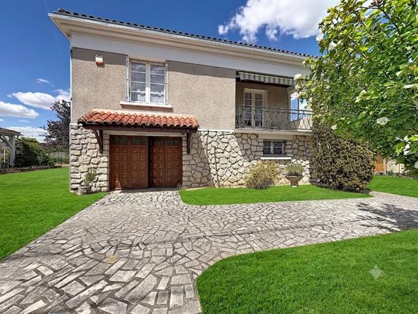 AUX PORTES D'ANGOULEME Maison individuelle sur sous-sol avec jardin et garage