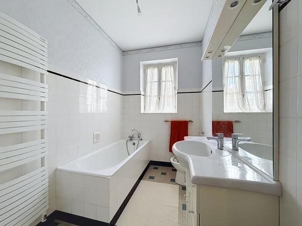 AUX PORTES D'ANGOULEME Maison individuelle sur sous-sol avec jardin et garage