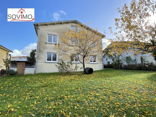 EN CENTRE VILLE, BELLE MAISON RÉNOVÉE AVEC JARDIN, GARAGE, ET TERRASSE