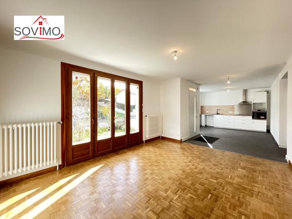 EN CENTRE VILLE, BELLE MAISON RÉNOVÉE AVEC JARDIN, GARAGE, ET TERRASSE