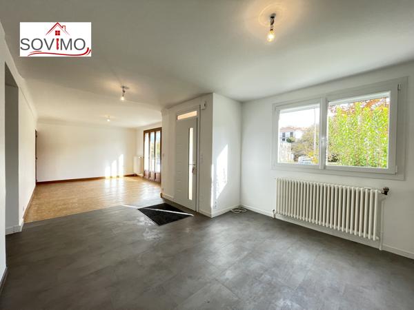 EN CENTRE VILLE, BELLE MAISON RÉNOVÉE AVEC JARDIN, GARAGE, ET TERRASSE