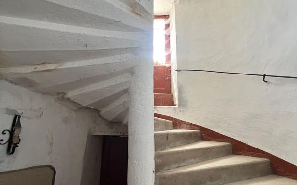 Maison à vendre    5 pièces •  Lablachère