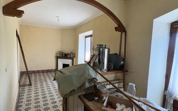 Maison à vendre    5 pièces •  Lablachère