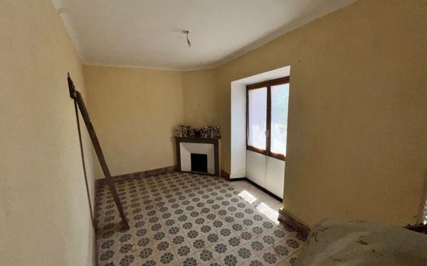 Maison à vendre    5 pièces •  Lablachère