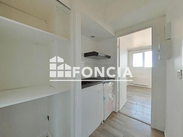 Location Studio 18.04 m² - 14 PLACE CARNOT Rosny Sous Bois 93110