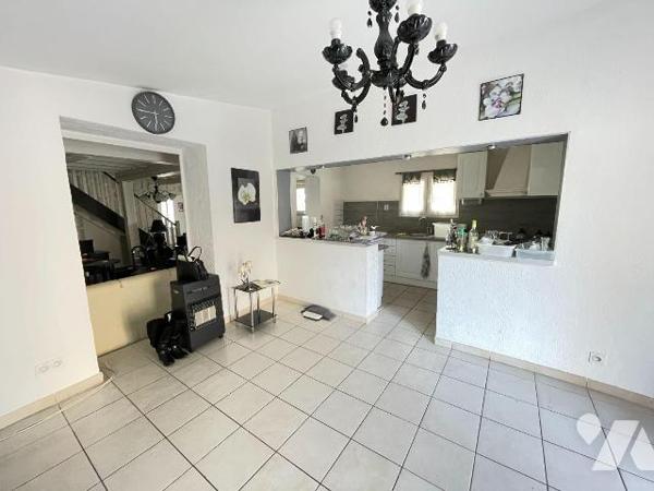 A vendre - Valensole (04) -  Alpes-de-Haute-Provence: Maison de village d'env 120,82 m² offrant...