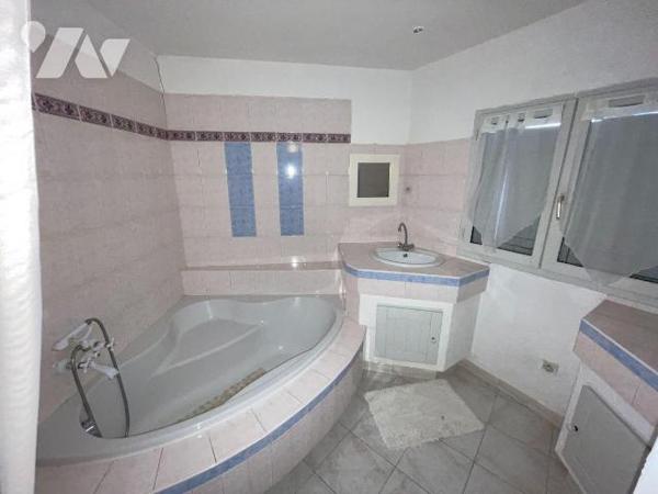 A vendre - Valensole (04) -  Alpes-de-Haute-Provence: Maison de village d'env 120,82 m² offrant...