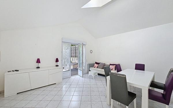 Maison à louer    2 pièces •  Garches