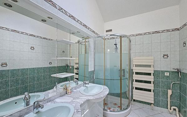 Maison à louer    2 pièces •  Garches