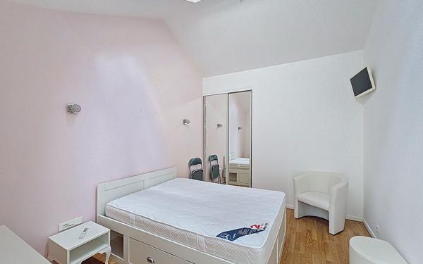 Maison à louer    2 pièces •  Garches