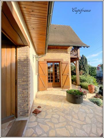 Dpt (93), à vendre maison P6 de 255 m² - Terrain de 808,00 m²