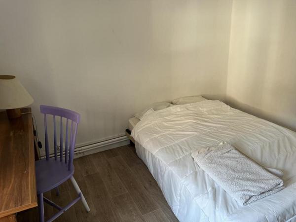 Chambre meublée