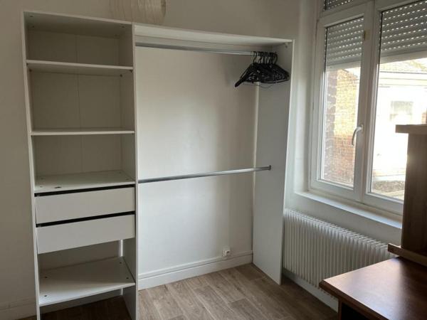 Chambre meublée