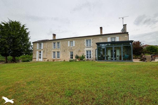 Maison à vendre 420 150 € Saint-Simeux 8 p 210 m² DPE D