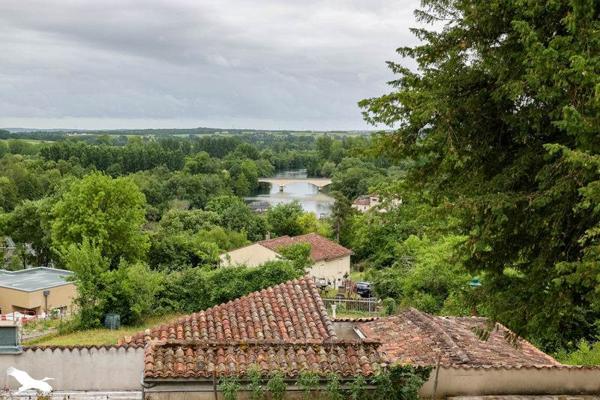 Maison à vendre 420 150 € Saint-Simeux 8 p 210 m² DPE D