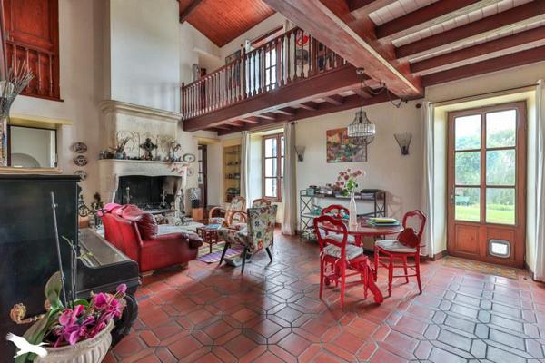 Maison à vendre 420 150 € Saint-Simeux 8 p 210 m² DPE D