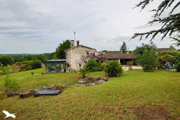 Maison à vendre 420 150 € Saint-Simeux 8 p 210 m² DPE D