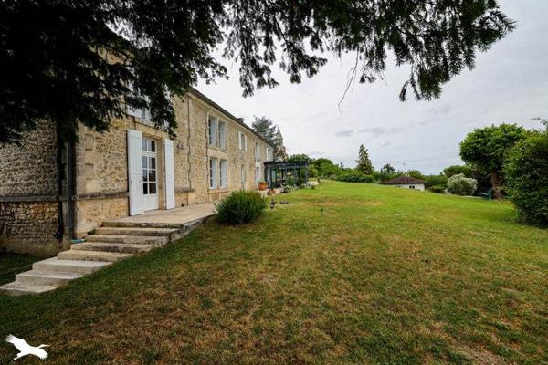 Maison à vendre 420 150 € Saint-Simeux 8 p 210 m² DPE D