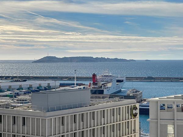 T3 PARFAIT ÉTAT AVEC VUE MER / TERRASSE / STATIONNEMENT /