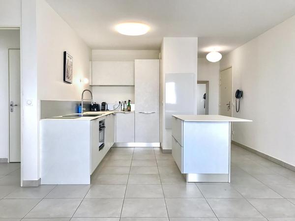 T3 PARFAIT ÉTAT AVEC VUE MER / TERRASSE / STATIONNEMENT /