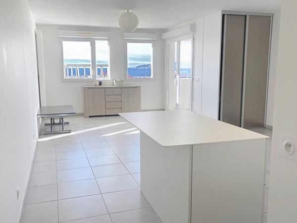 T3 PARFAIT ÉTAT AVEC VUE MER / TERRASSE / STATIONNEMENT /