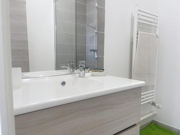 T3 PARFAIT ÉTAT AVEC VUE MER / TERRASSE / STATIONNEMENT /