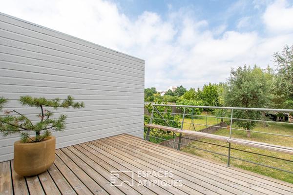 Esprit loft et volumes cathédrale, maison avec jardin en centre-ville