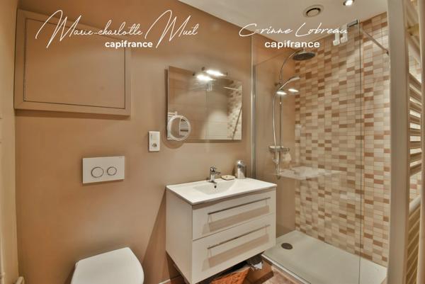 Maison de ville avec deux habitations indépendantes et cour privative