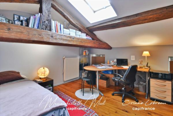 Maison de ville avec deux habitations indépendantes et cour privative