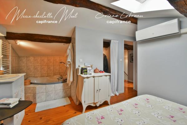 Maison de ville avec deux habitations indépendantes et cour privative