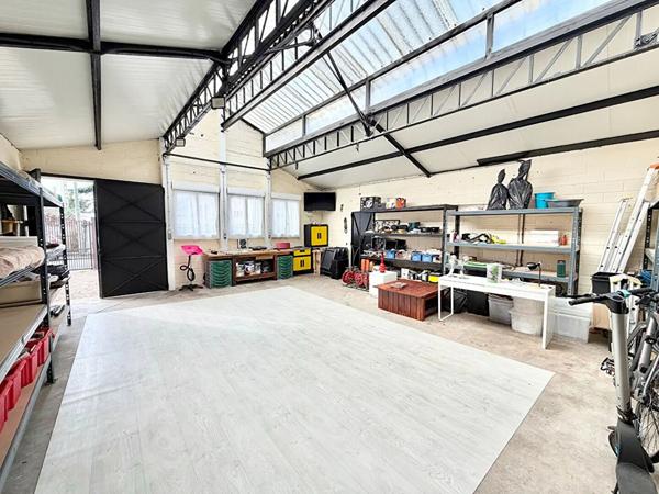 IMMEUBLE DE RAPPORT  SITUE À ATHIS-MONS, À 10 min de la GARE DE JUVISY-SUR-ORGE ET DU CENTRE VILLE.