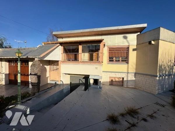 Pavillon de type 4/5 pièces, élevé sur un sous-sol et édifié sur 384 m² de terrain (source du cadast