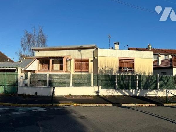Pavillon de type 4/5 pièces, élevé sur un sous-sol et édifié sur 384 m² de terrain (source du cadast