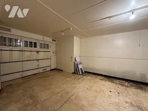 Pavillon de type 4/5 pièces, élevé sur un sous-sol et édifié sur 384 m² de terrain (source du cadast