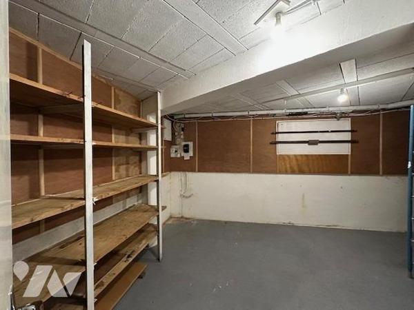 Pavillon de type 4/5 pièces, élevé sur un sous-sol et édifié sur 384 m² de terrain (source du cadast