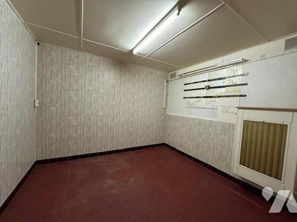 Pavillon de type 4/5 pièces, élevé sur un sous-sol et édifié sur 384 m² de terrain (source du cadast