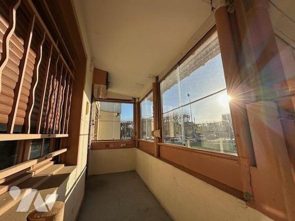 Pavillon de type 4/5 pièces, élevé sur un sous-sol et édifié sur 384 m² de terrain (source du cadast