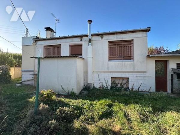 Pavillon de type 4/5 pièces, élevé sur un sous-sol et édifié sur 384 m² de terrain (source du cadast