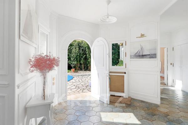 Propriété de caractère avec jardin paysager et piscine