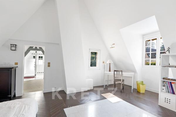 Propriété de caractère avec jardin paysager et piscine