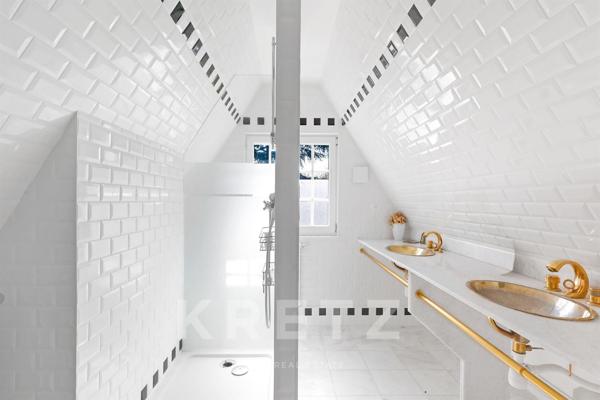 Propriété de caractère avec jardin paysager et piscine