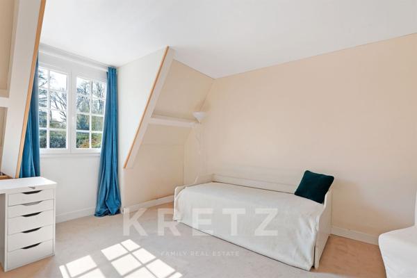 Propriété de caractère avec jardin paysager et piscine