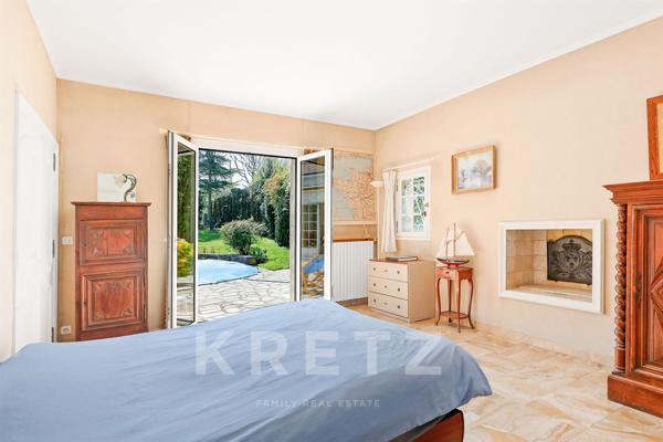 Propriété de caractère avec jardin paysager et piscine