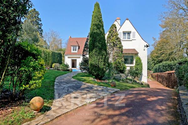 Propriété de caractère avec jardin paysager et piscine