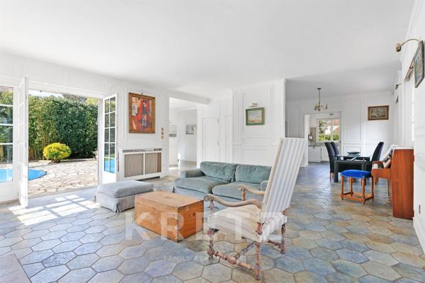 Propriété de caractère avec jardin paysager et piscine