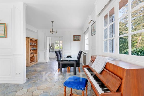 Propriété de caractère avec jardin paysager et piscine