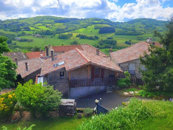 Charmante maison en pierre au cœur d’un village médiéval