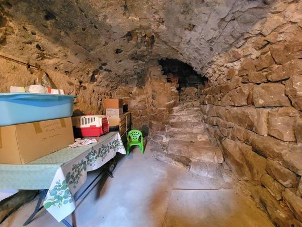 Charmante maison en pierre au cœur d’un village médiéval